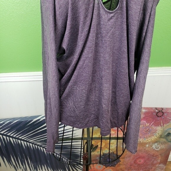 Chaser Purple Twisted Key Hole Long Sleeve Open Back Shirt Size Medium - Picture 6 of 11